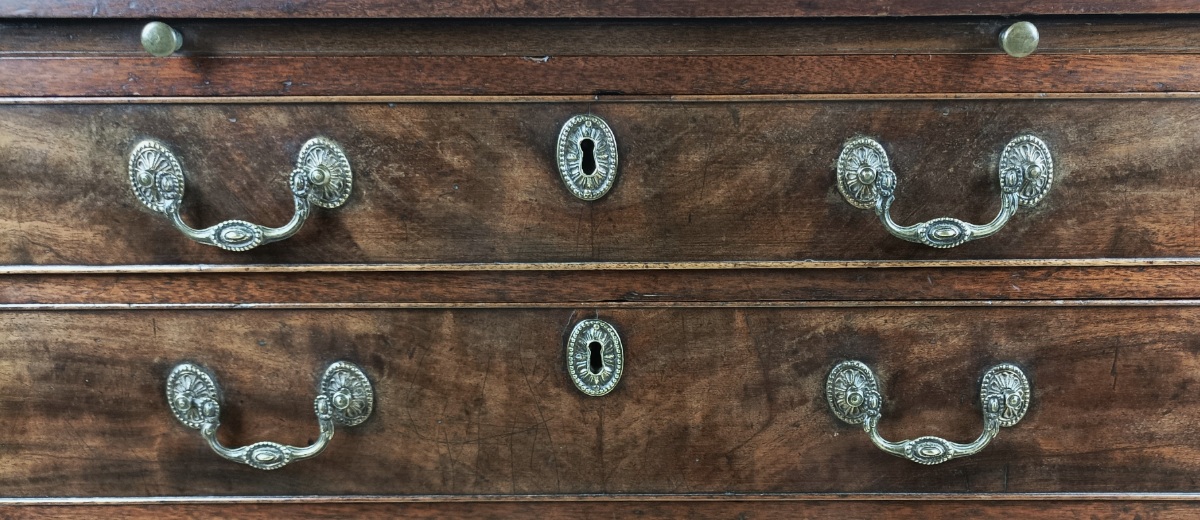 Georgian Bachelors Chest of Drawers (15).jpg